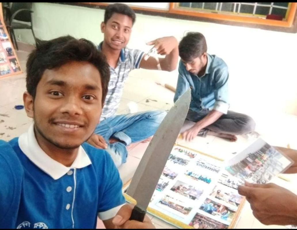 রোভার ডেন সাজ-সজ্জাকরণ