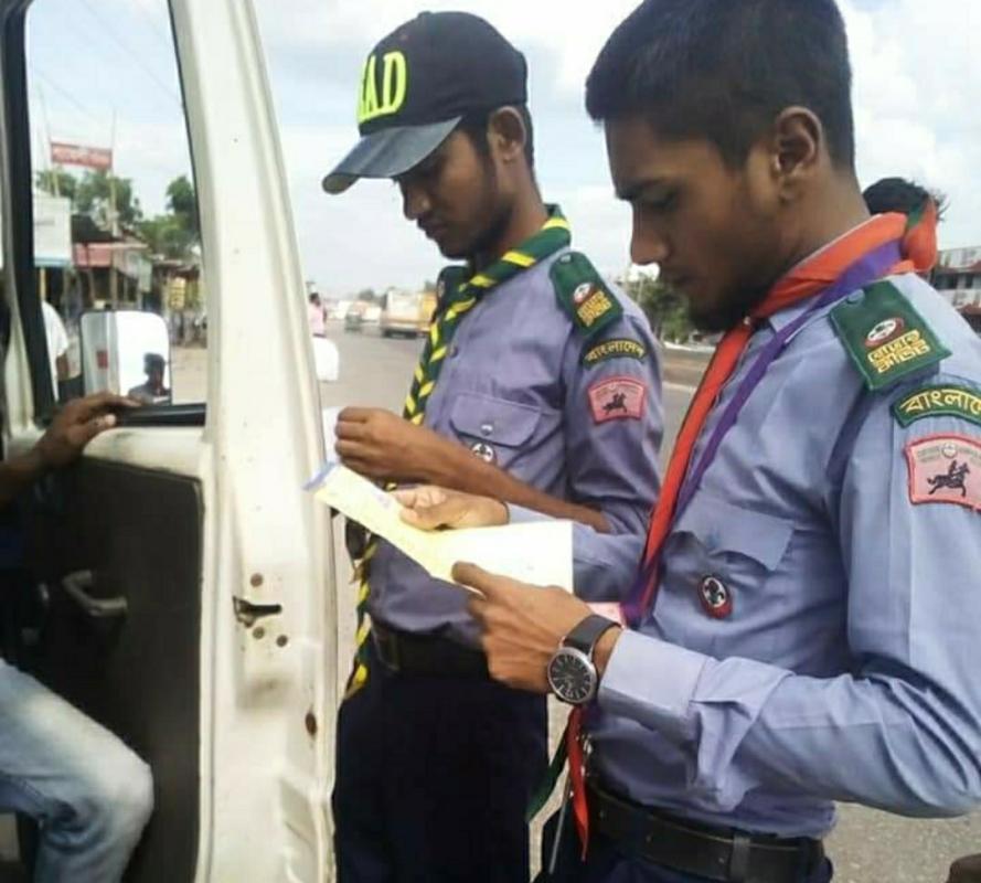 ট্রাফিক পুলিশ সপ্তাহ ২০১৮ তে সেবা দান ।