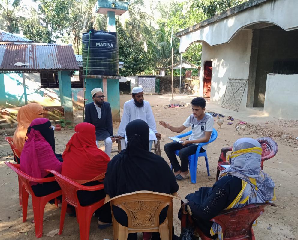 Discussing about psychic growth of poor children. 