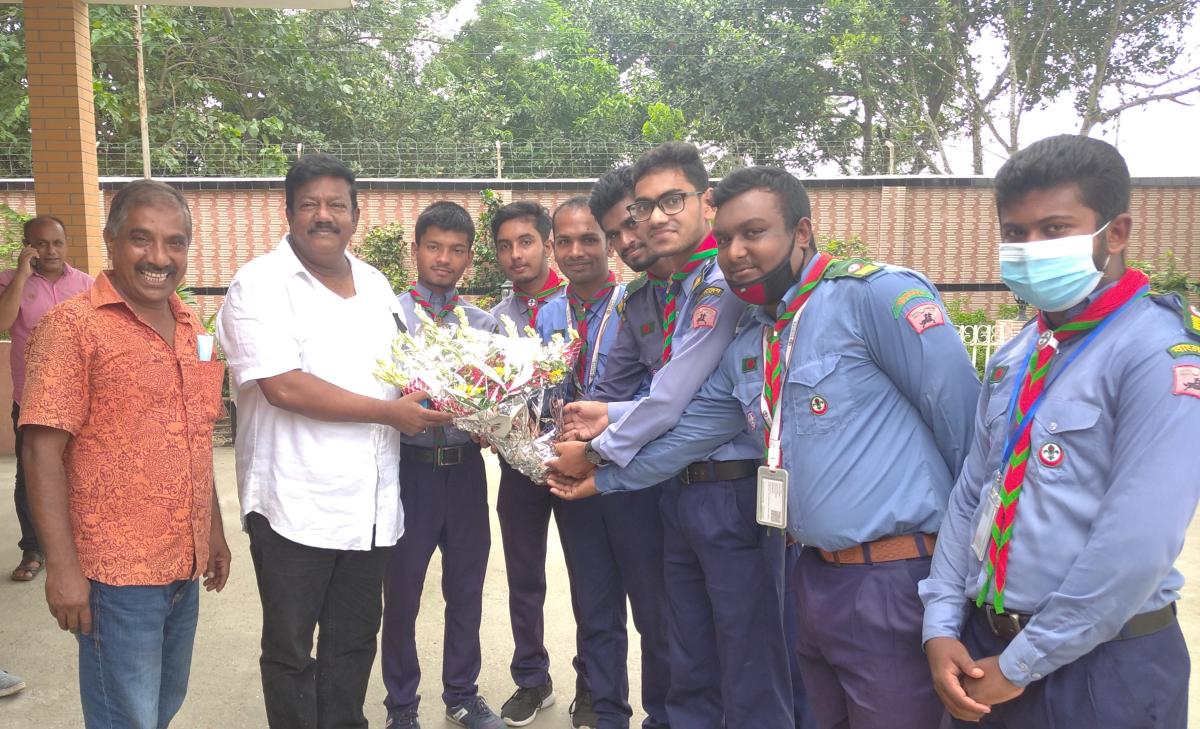 সেবা মুক্ত স্কাউট গ্রুপ এর পক্ষ থেকে ফুলের শুভেচ্ছা জ্ঞাপন