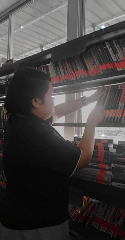 จัดหนังสือในห้องสมุด