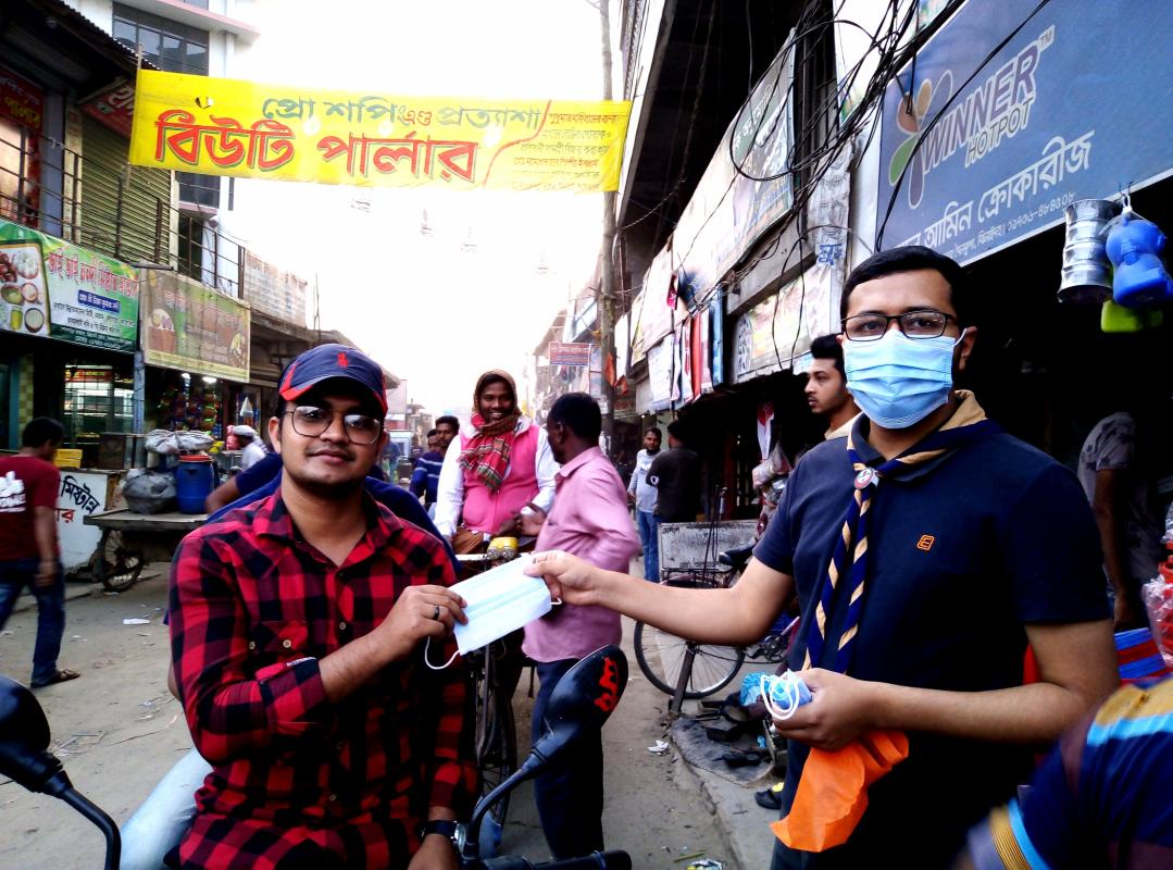 মাস্ক বিতরণ এবং  করোনা বিষয়ে সচেতনতা কার্যক্রম 
