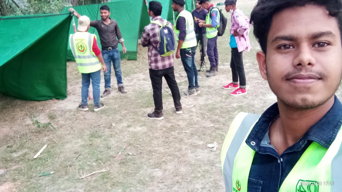 তাঁবু খাটানো 