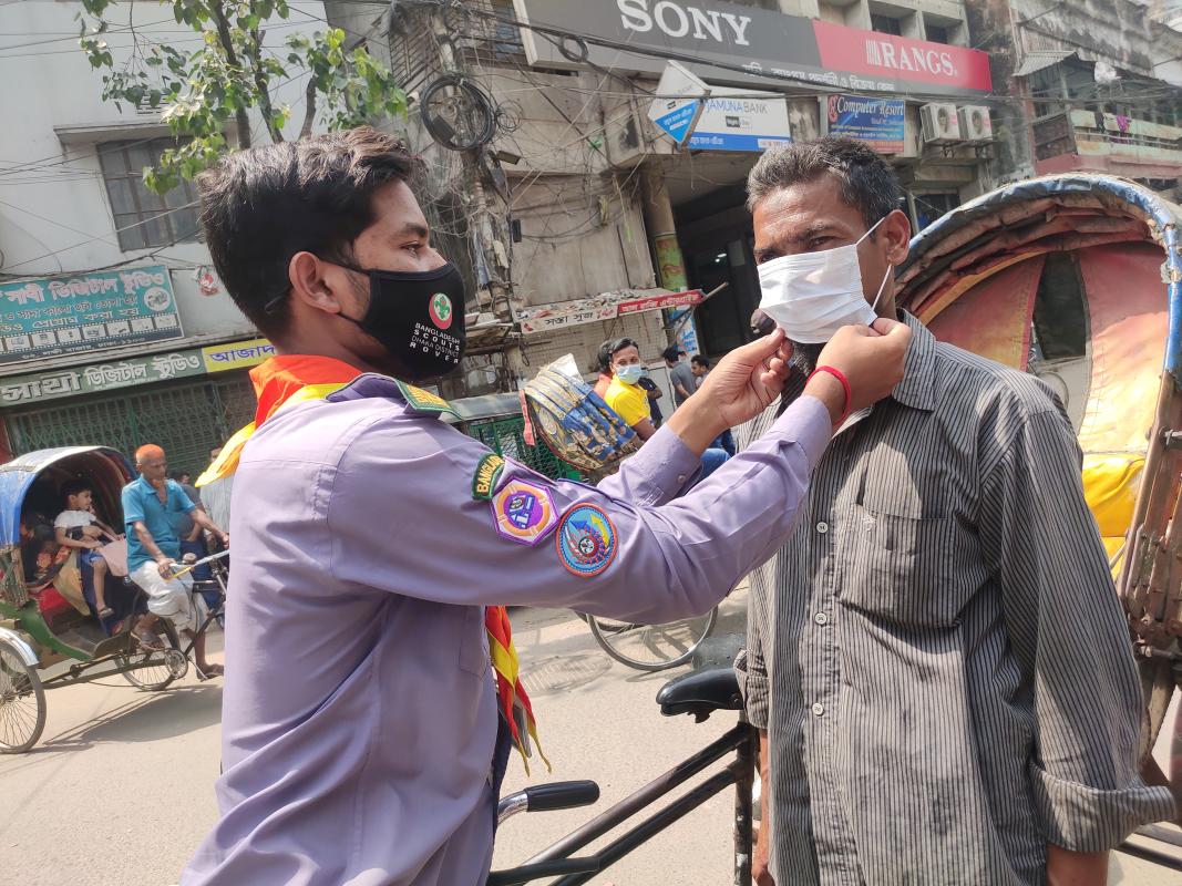 মাক্স বিতরণ কর্মসূচি