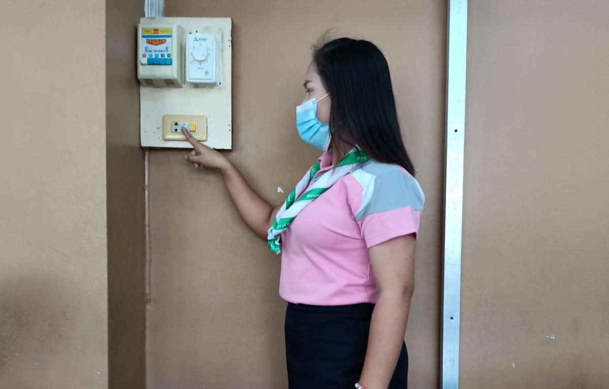 จิตอาสาปิดไฟในห้องเรียน