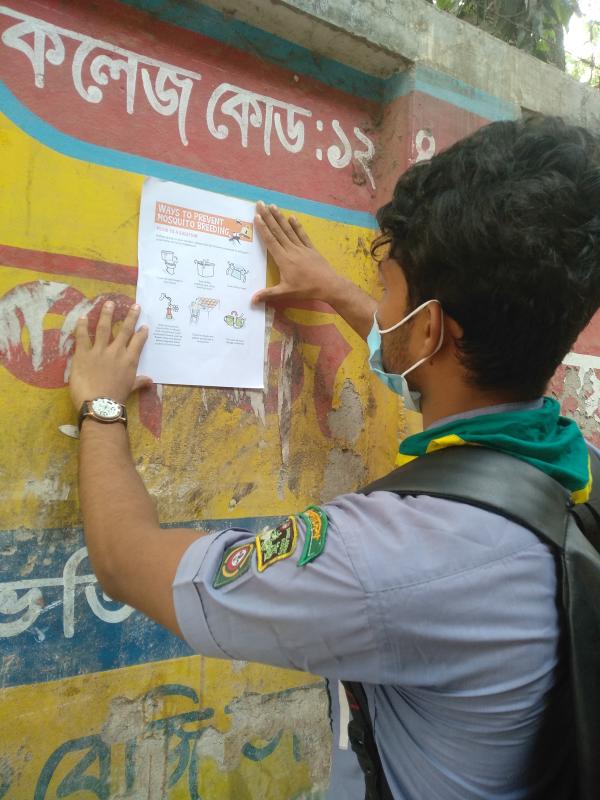 ডেঙ্গু সচেতনতায় পোস্টার লাগানো এবং লিফলেট  বিতরণ
