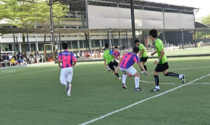 แข่งฟุตบอลกับต่างรร 