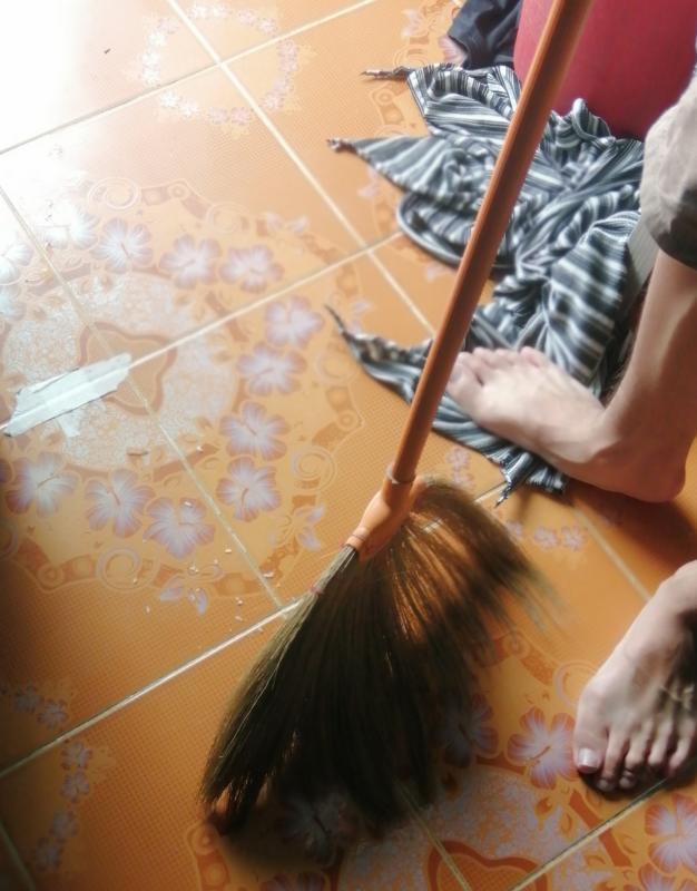 กวาดบ้าน