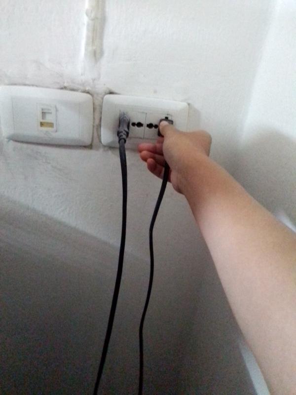 ถอดปลั๊กไฟ