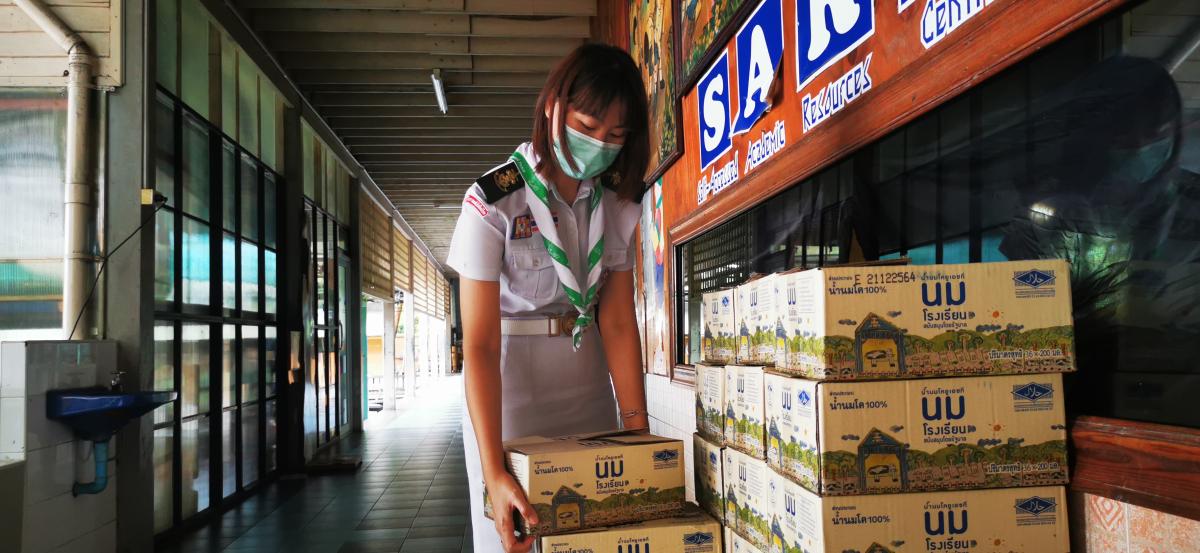 การจัดแจกนมโรงเรียน