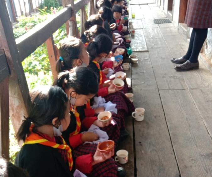 How to use traditional plate and mug