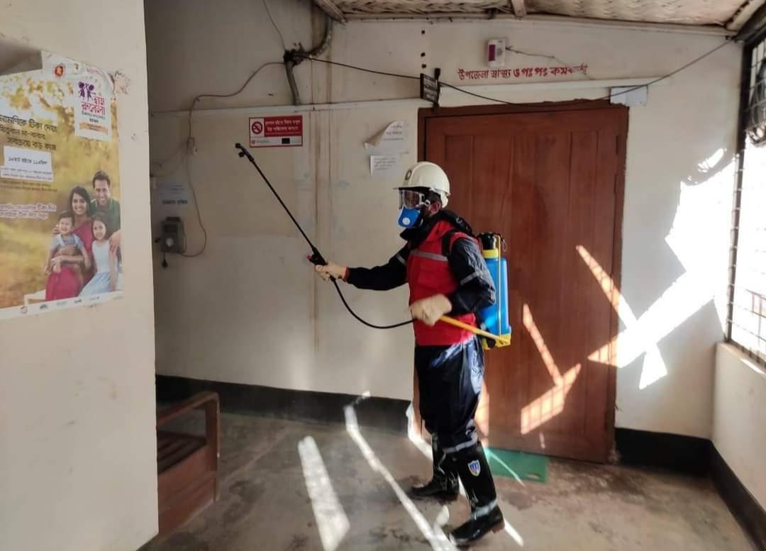 করোনা ভাইরাস মোকাবেলায় জীবানুনাশক স্প্রে