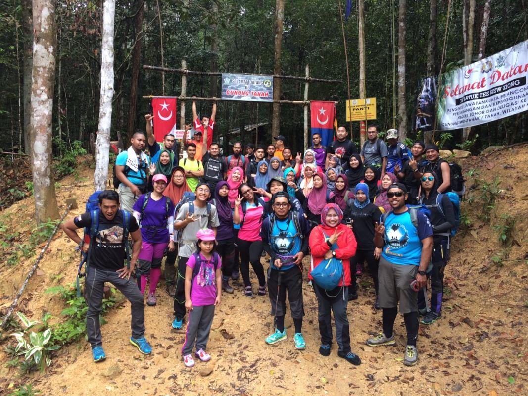 Hiking Gunung Muntahak, Kota Tinggi.