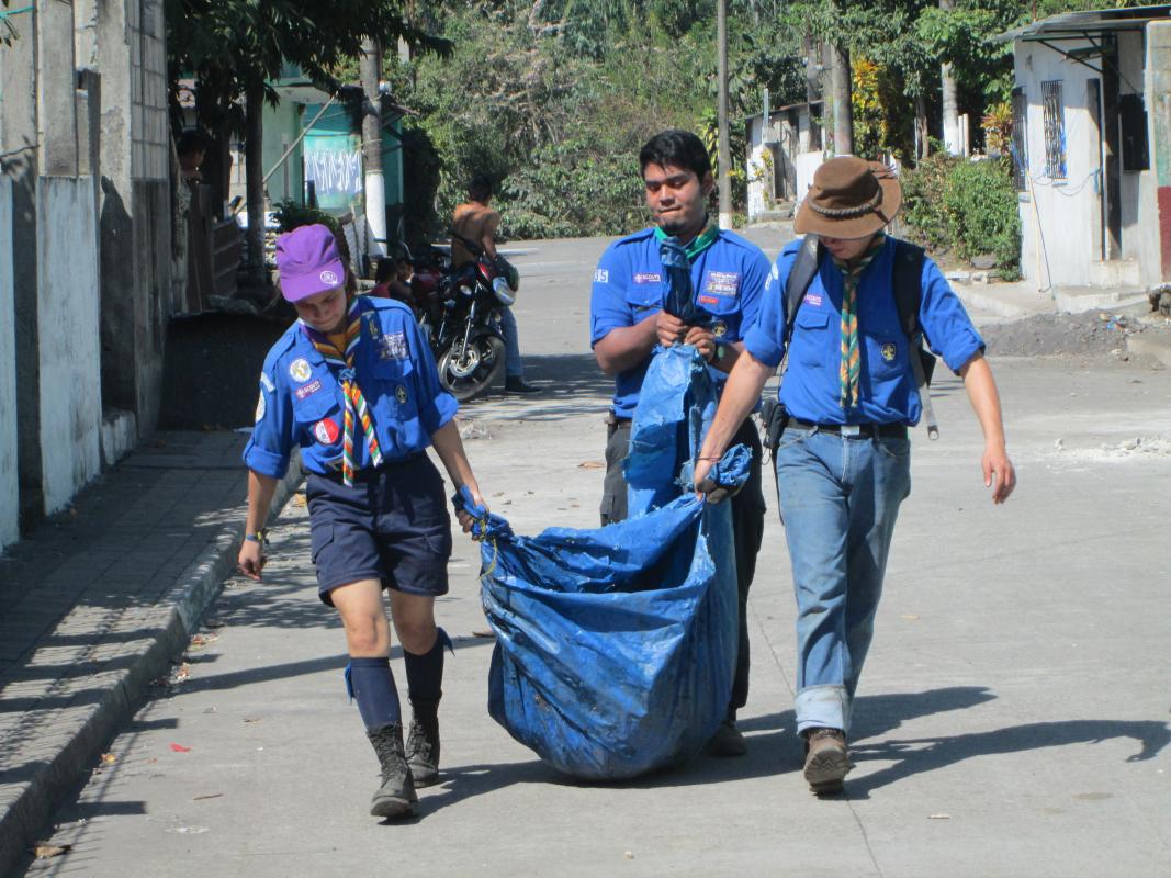 "Rompiendo el ciclo de contaminación de desechos sólidos en Colonia Las Palmas, Siquinalá Escuintla, Guatemala"