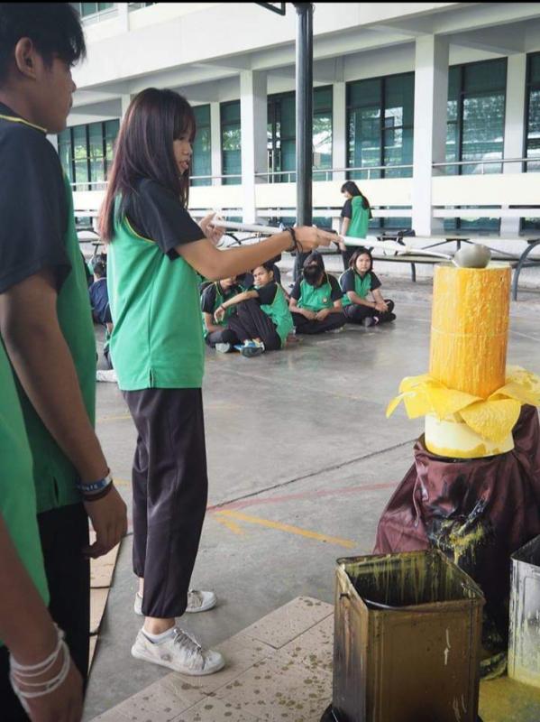 นำเทียนไปบริจาควัด