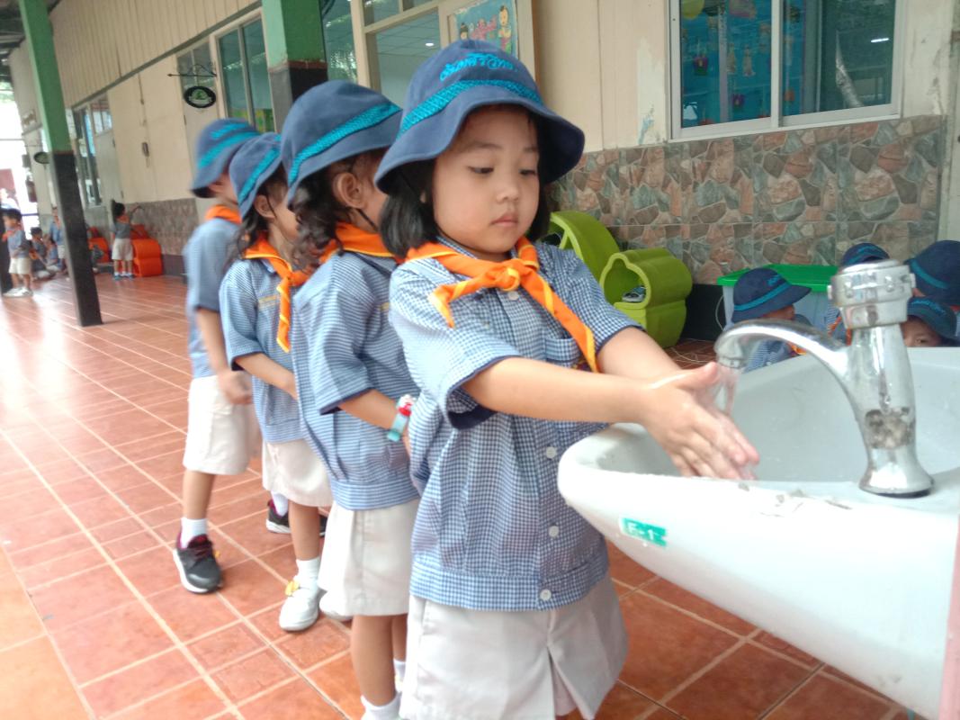 ลูกเสือฝึกการล้างมือ ป้องกันเชื้อโรค