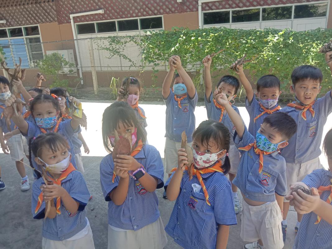 กิจกรรมลูกเสือบีเวอร์ เก็บขยะบริเวรรอบโรงเรียน