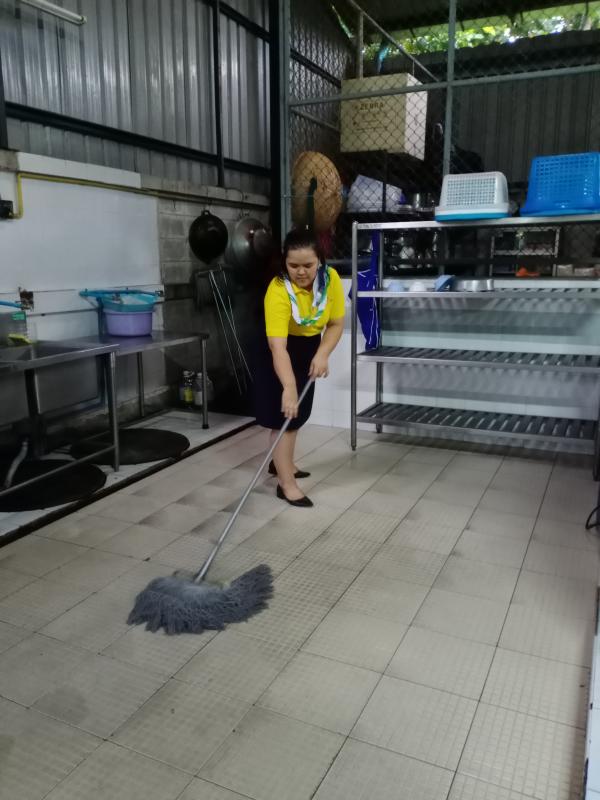 จิตอาสาทำความสะอาดโรงอาหาร