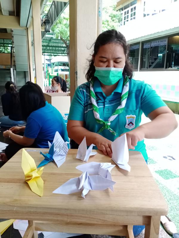 จิตอาสาพับงานสันติภาพ