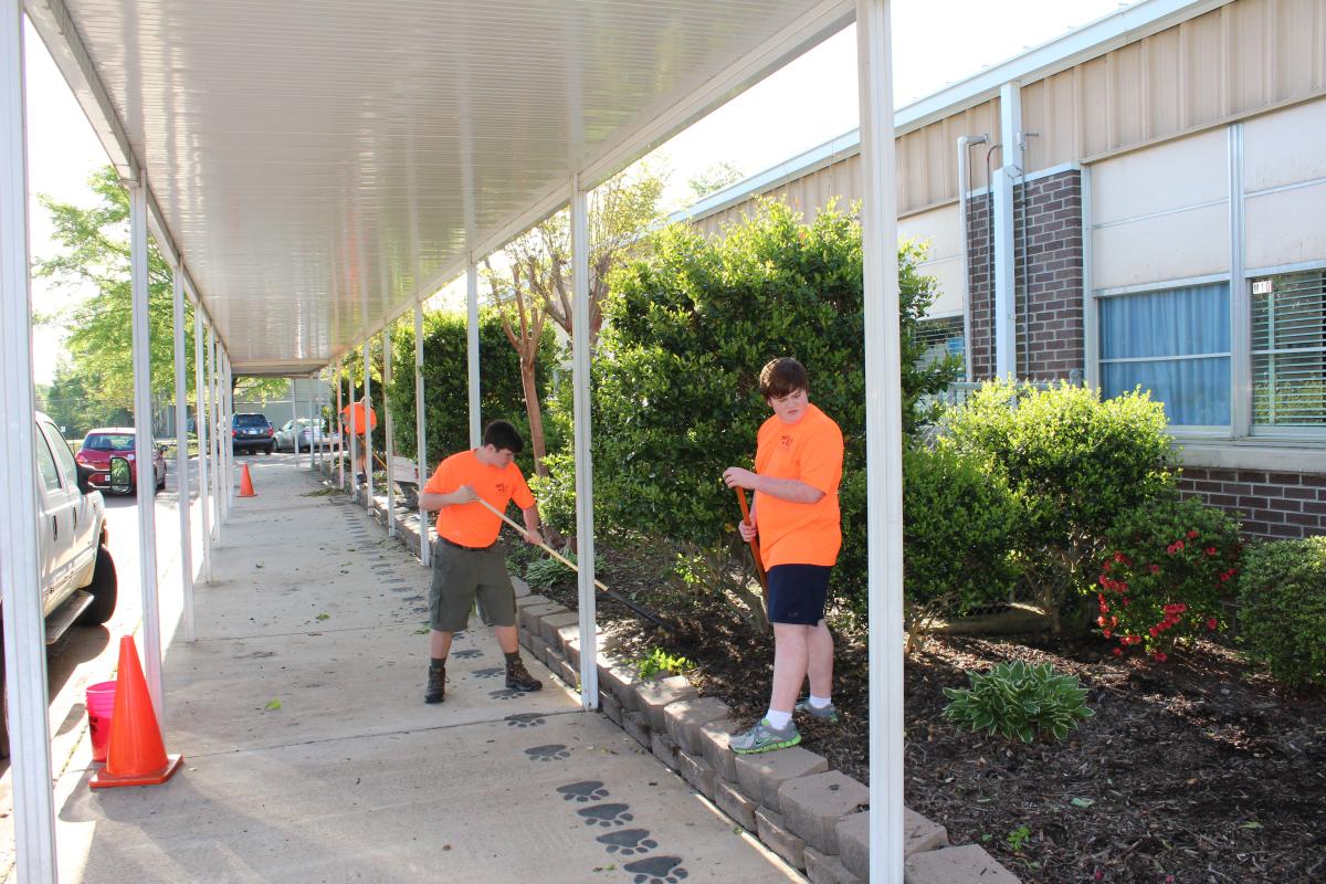 Hernando Elementary School Cleanup 