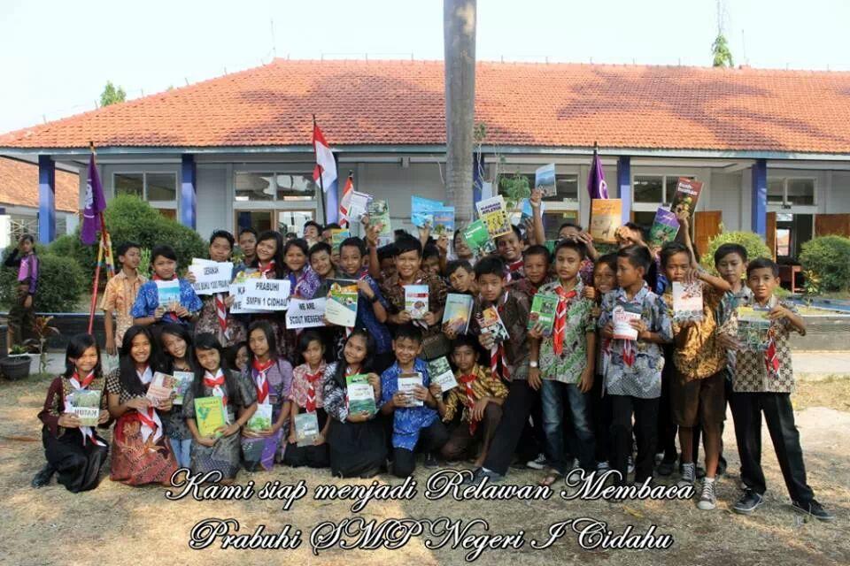 Kuningan's PRABUHI Team run "1000 books & 1000 scouts"