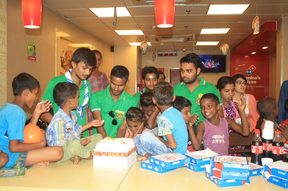 Birthday party with kerbstone child (Smile Roti Bank).