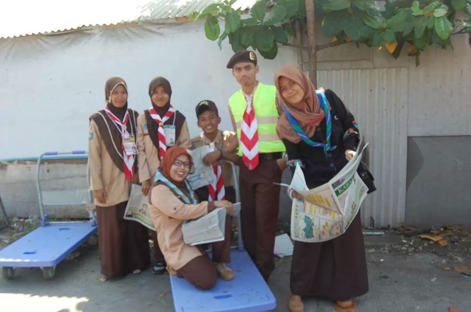 PRABUHI | BANTEN TEAM helping travellers in Merak Harbor, Java, Indonesia