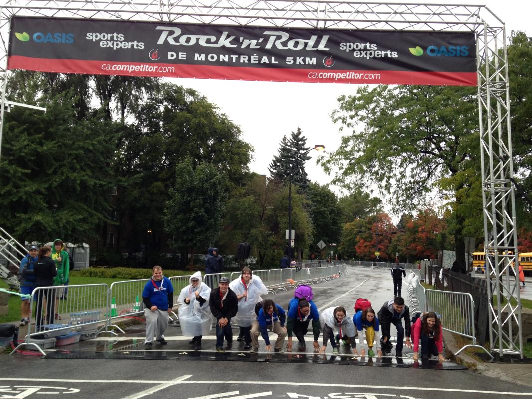 Bénévoles au Marathon de Montréal 2013
