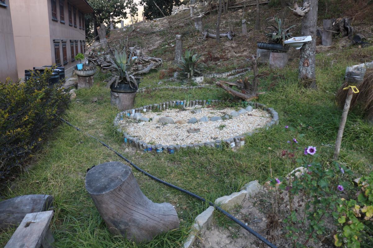 སྐྱེ་མོའི་ཚལ།