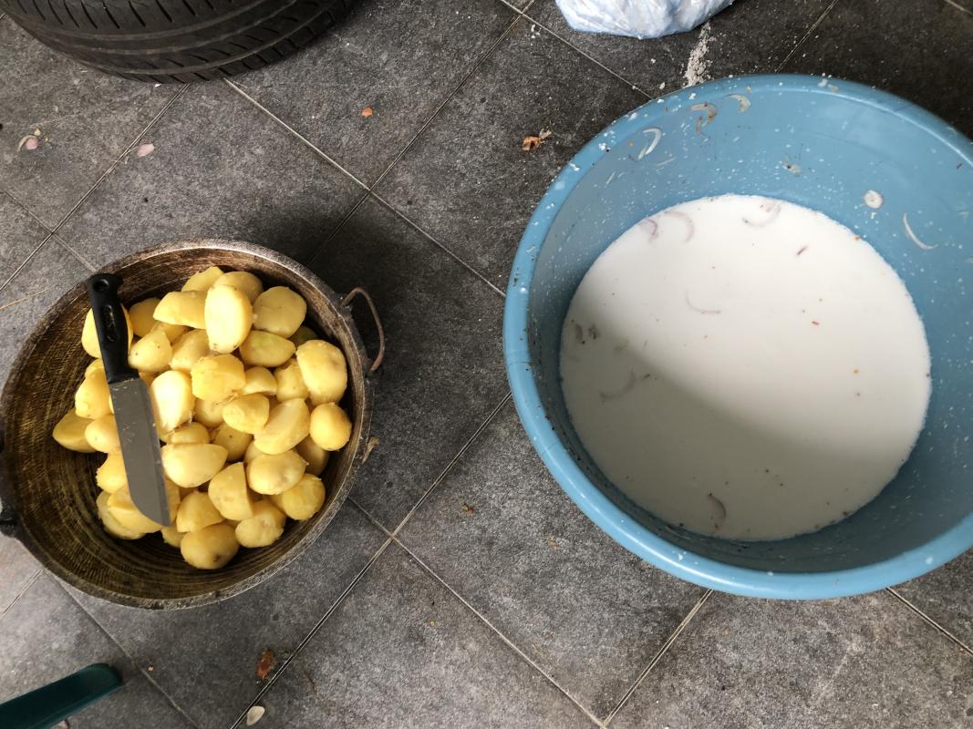 Preparation of a meal for a childrens home