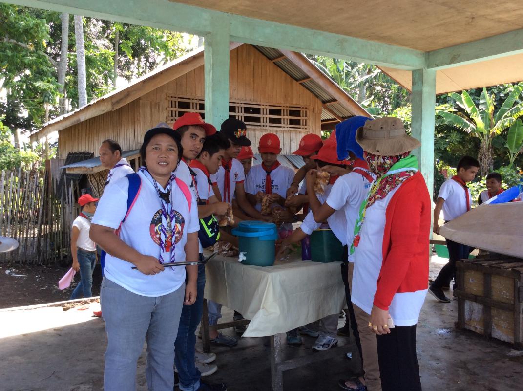 Malabang National High School Senior Scouts feeds 50 kids in a less fortunate Badjao,Sama,Tausog Community.