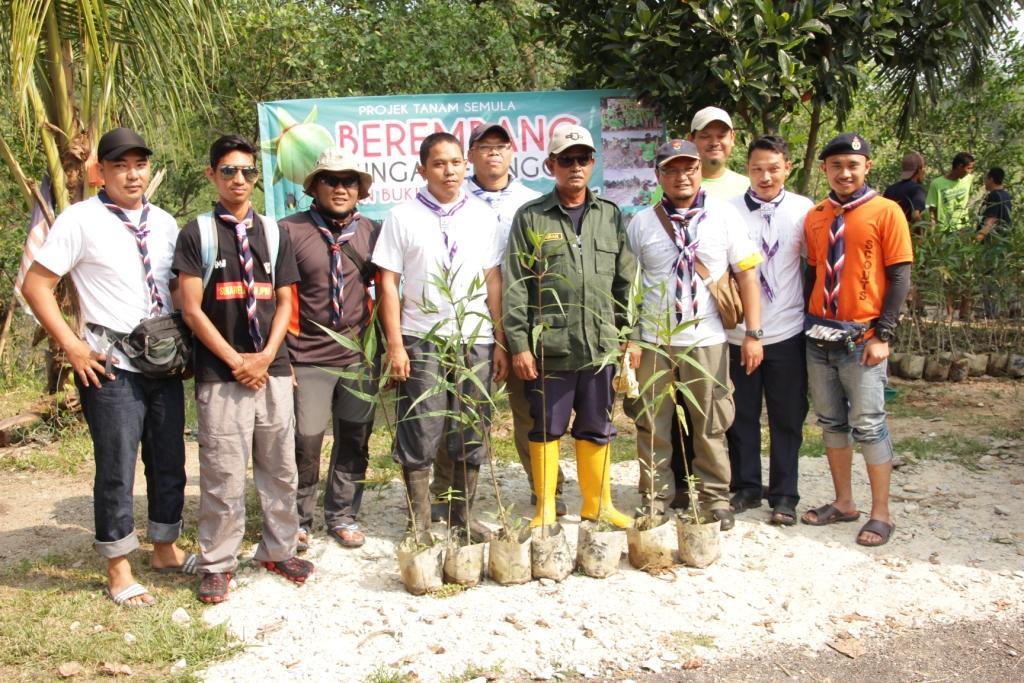 Projek Tanam Semula Berembang Sungai Selangor 2015