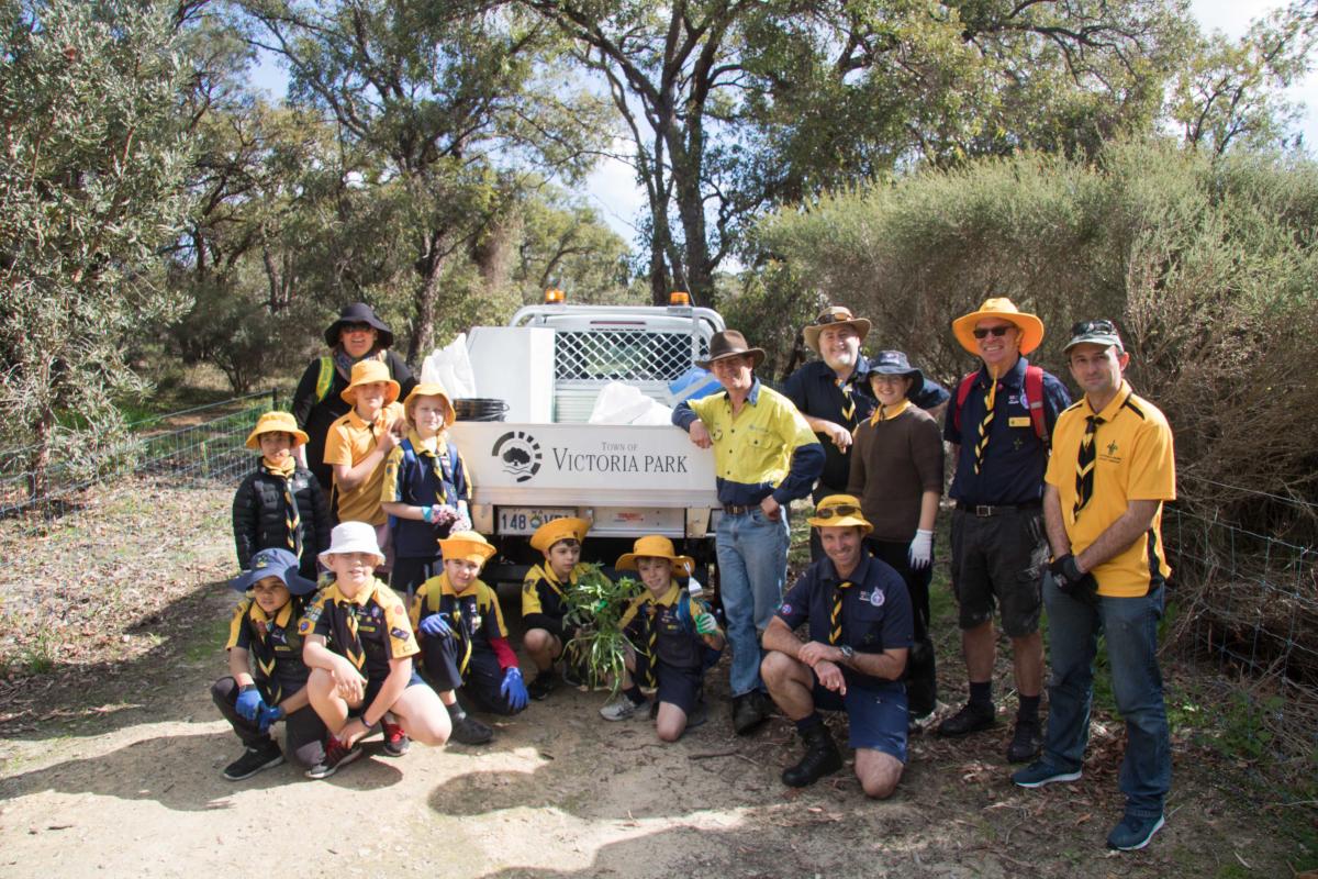 Kensington bushland weeding