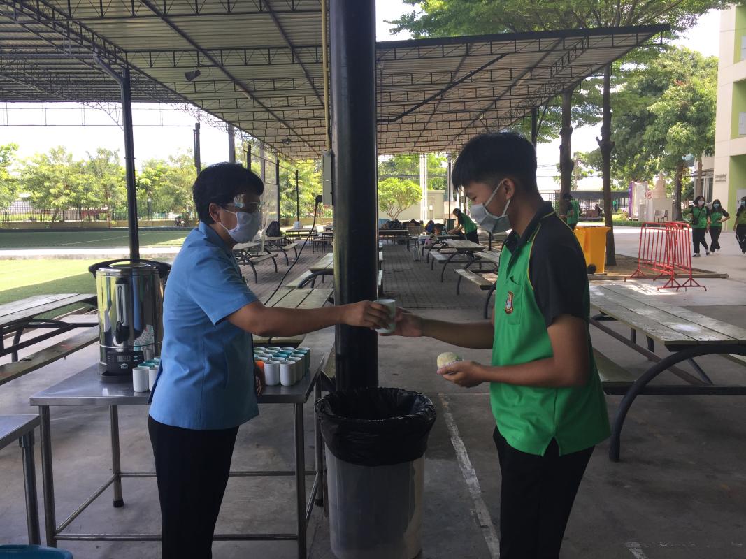 ดูแลนักเรียนเรื่องน้ำดื่ม