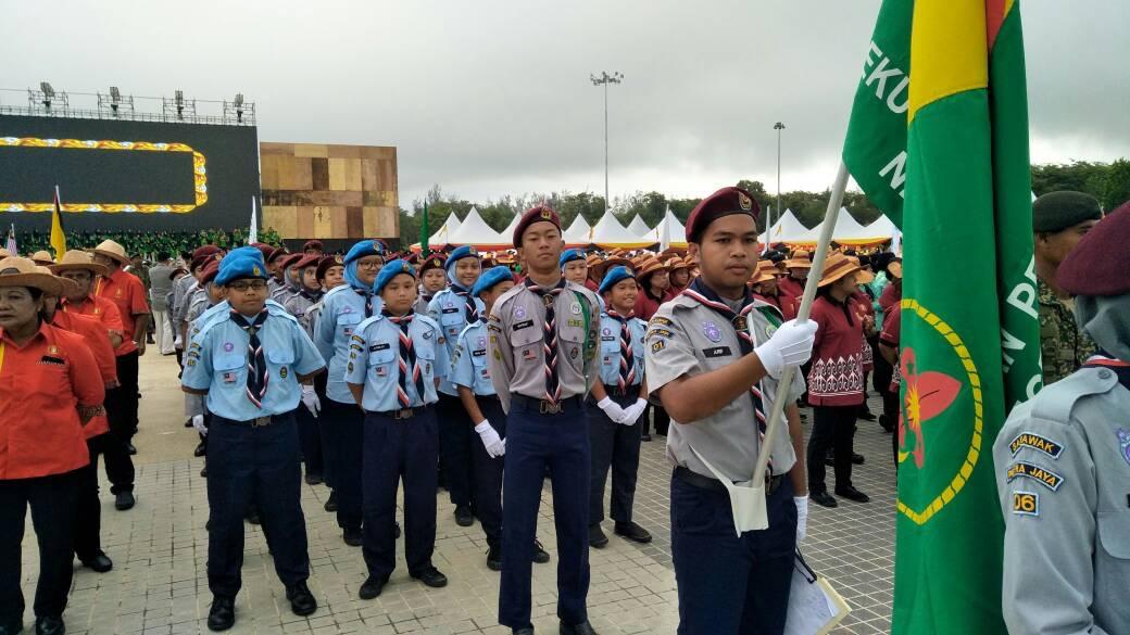 Perbarisan lintas hormat 