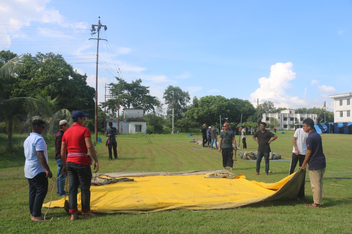 তাঁবু খাটানো 