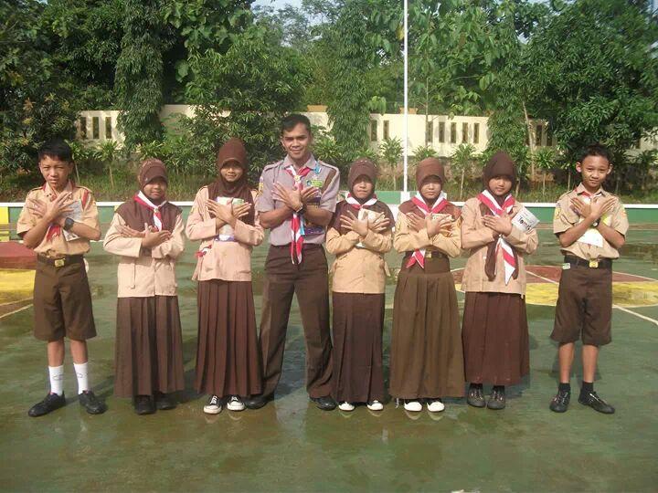 Reading Volunteering Scouts of Japara District Run a Reading Rally in small Village called Cikeleng 