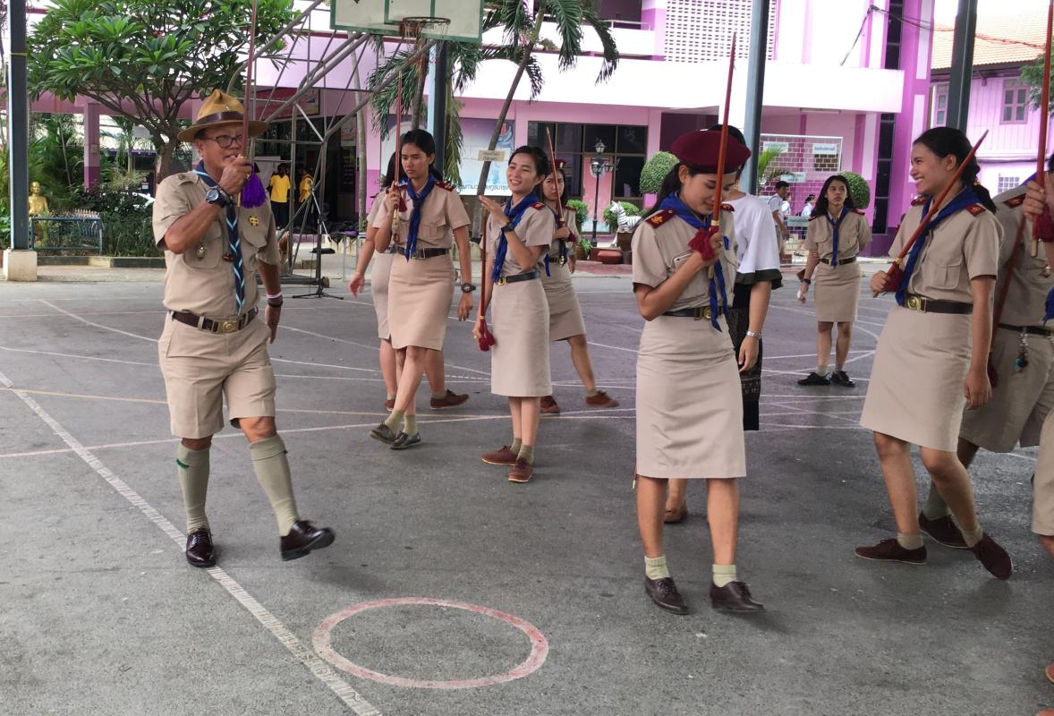 การฝึกทบทวนผู้กำกับลูกเสือ เรื่องการฝึกระเบียบแถว และสวนสนาม