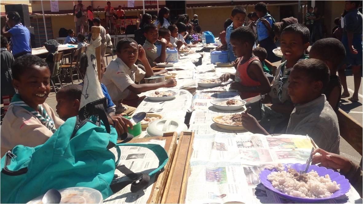 Ampiralahiana et Tsiky (avec fraternité et avec le sourir): Developper l'esprit d'entraide chez les jeunes scouts de Madagascar