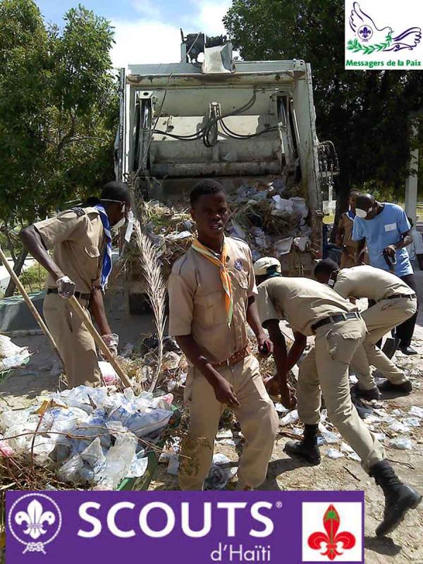 Scouts turn a « rubbish dump » into plaza