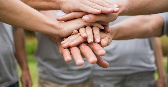 MÃOS QUE CONTRIBUEM 