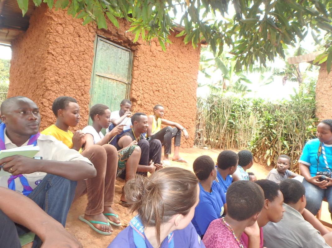 Visite dans des clubs de paix au Rwanda 