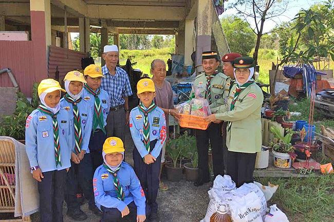 School’s Cub Scouts assist underprivileged families