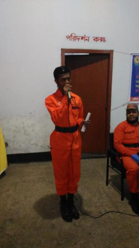 লালবাগ ফায়ার ষ্টেশনে ভলেন্টিয়ারদের রিফ্রেসাস কোর্স।