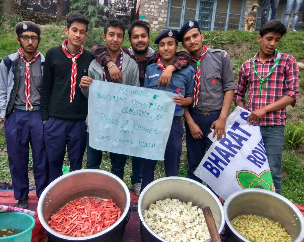 रोवर रेंजर कुल्लू के द्वारा अचार बनाया गया। 