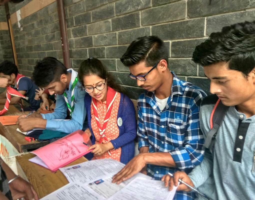 नए बच्चों की दाखिला में मदत की