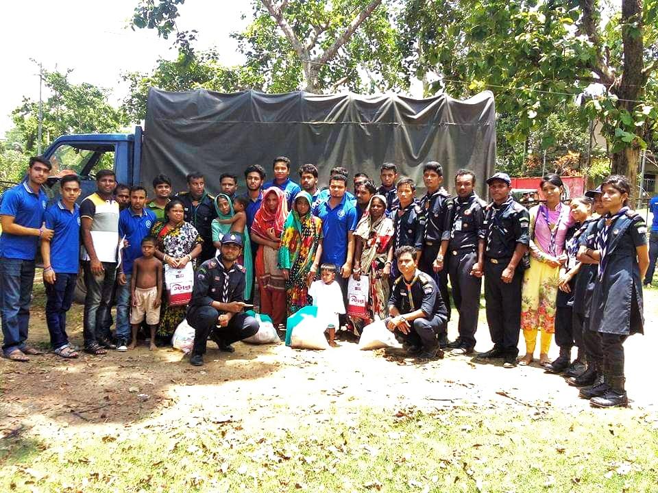 কাপ্তাই জেলা নৌ স্কাউটস এর উদ্যোগে ত্রাণ বিতরণ