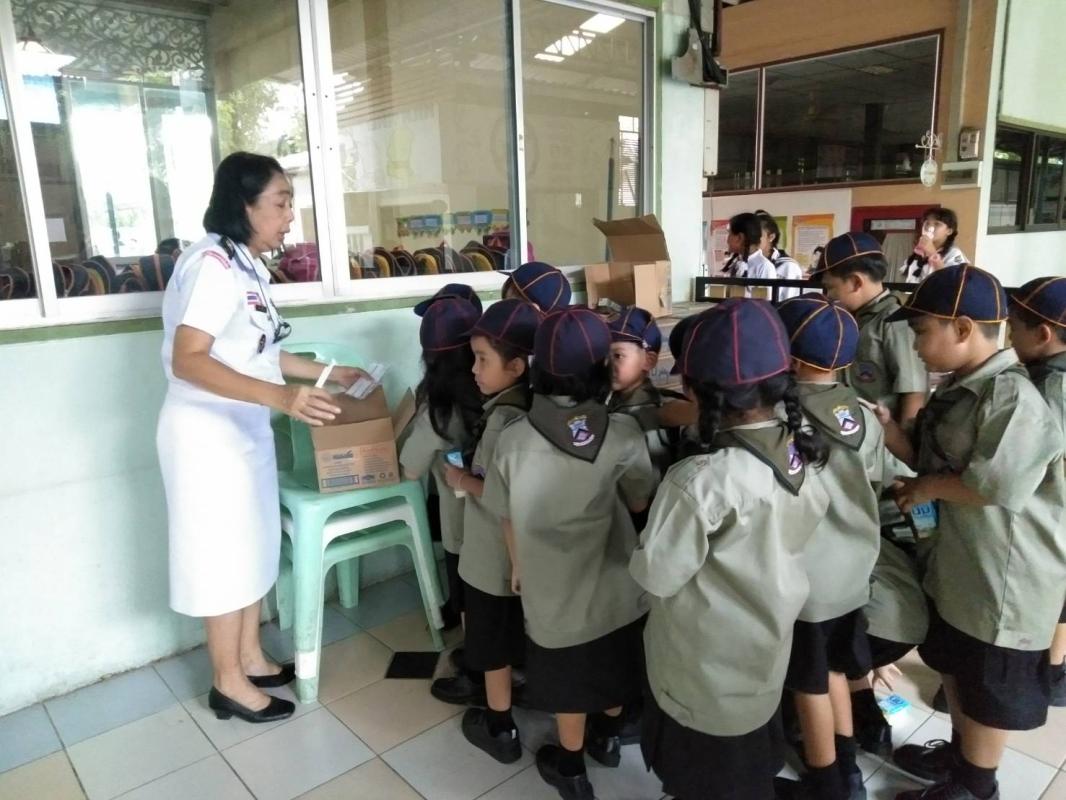 ทำความดีจิตอาสาแจกนม