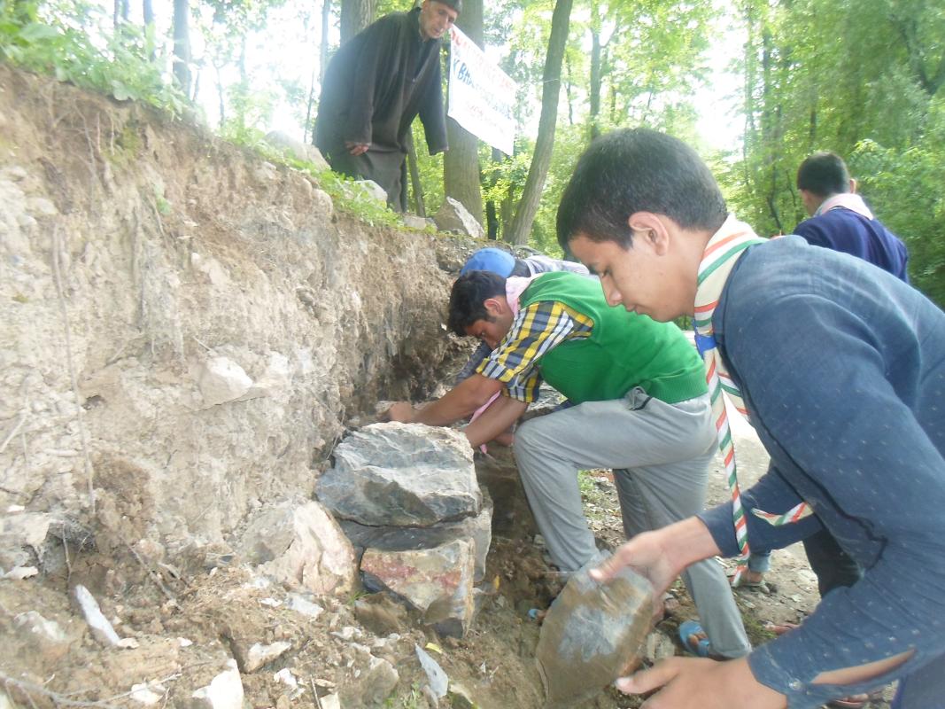 Community Development Work to reappear the Protection Bund of the Road 