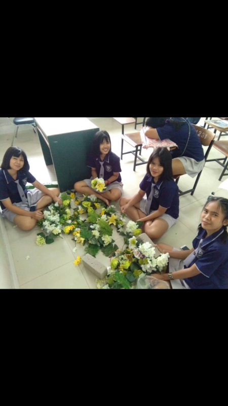 ช่วยแกะดอกไม้วันแม่